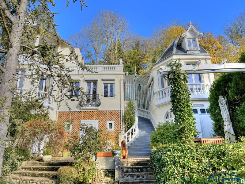 Maison ancienne - 197 m² - 8 pièces