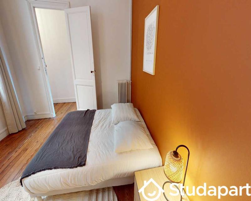 Chambre - 140 m² - 1 pièce