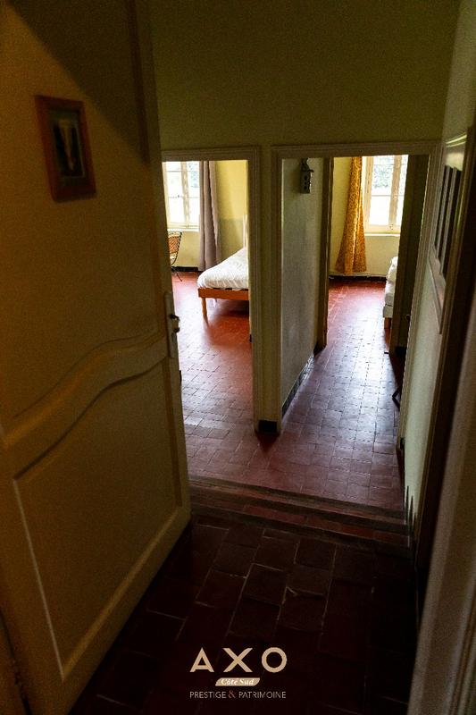 Demeure - 1 020 m² - 33 pièces