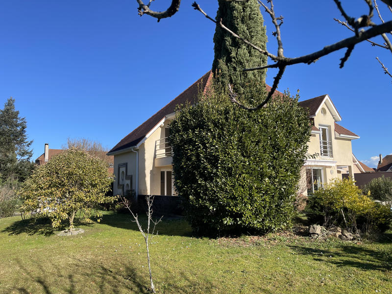 Maison - 197 m² - 8 pièces