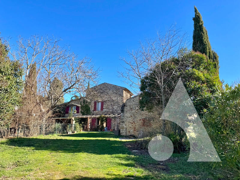 Maison - 284 m² - 9 pièces