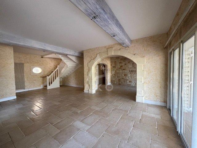 Maison - 250 m² - 6 pièces