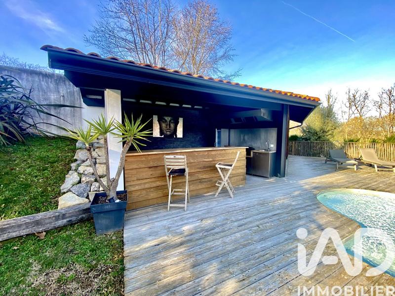 Maison - 220 m² - 7 pièces