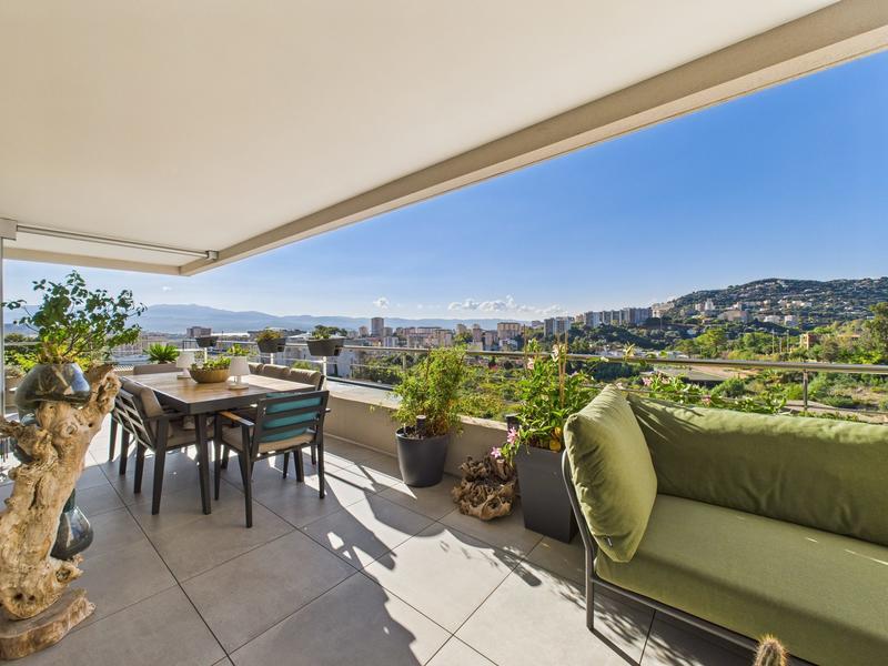 Appartement - 94 m² - 4 pièces