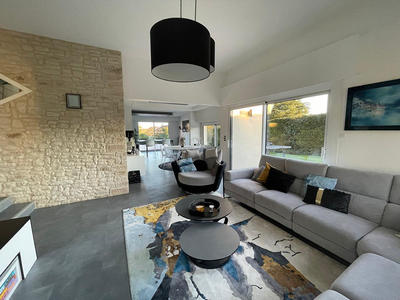 Maison - 220 m² - 8 pièces