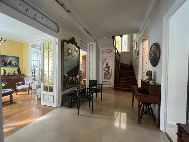 Maison - 263 m² - 10 pièces