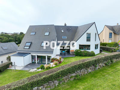 Maison - 292 m² - 10 pièces
