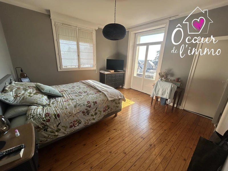 Maison - 251 m² - 9 pièces