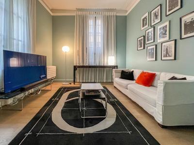 Appartement bourgeois - 231 m² - 10 pièces