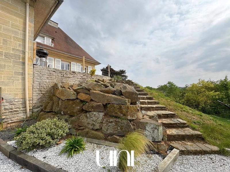 Maison - 260 m² - 6 pièces