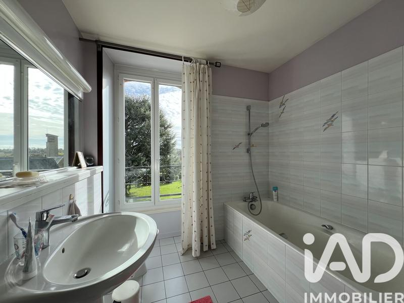 Maison - 231 m² - 11 pièces