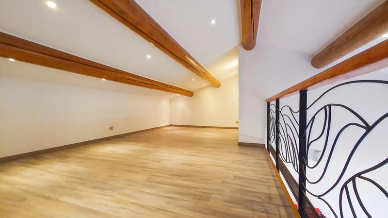 Maison - 204 m² - 5 pièces