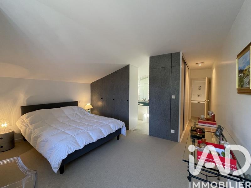 Maison - 221 m² - 8 pièces