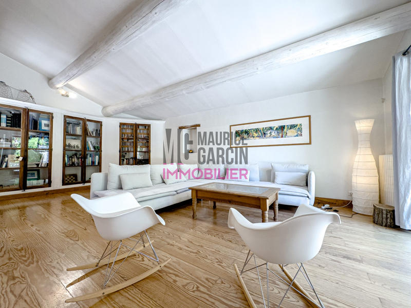 Maison - 227 m² - 8 pièces