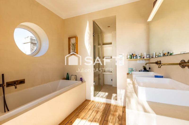 Maison - 320 m² - 11 pièces