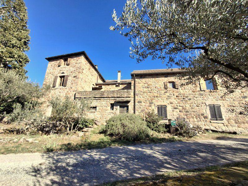 Maison - 230 m² - 7 pièces