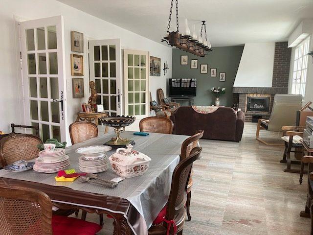 Maison - 221 m² - 8 pièces