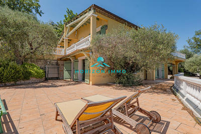 Maison traditionnelle - 161 m² - 5 pièces