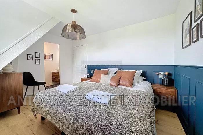 Maison - 180 m² - 7 pièces