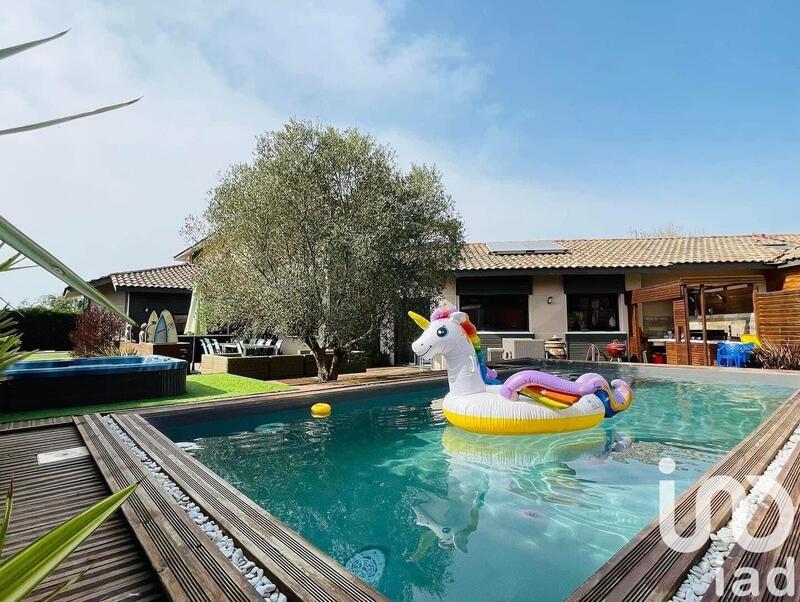 Maison - 400 m² - 12 pièces