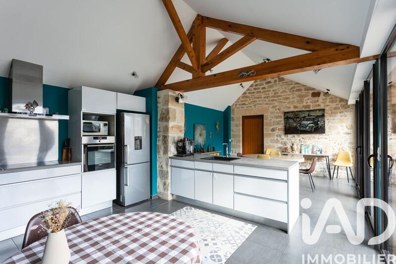 Maison - 279 m² - 9 pièces