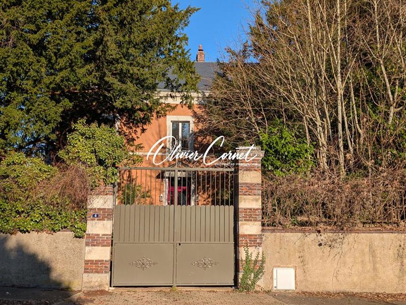 Propriété - 286 m² - 9 pièces