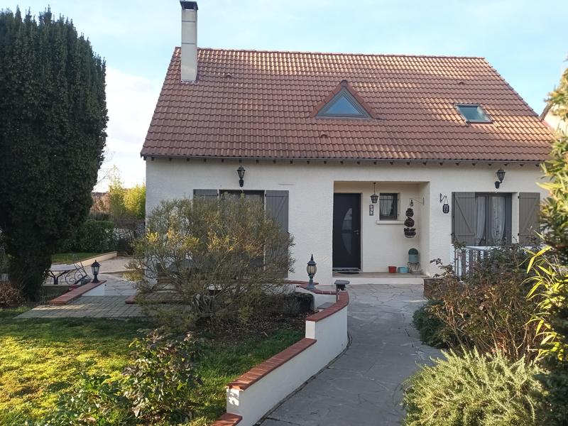 Maison traditionnelle - 151 m² - 6 pièces