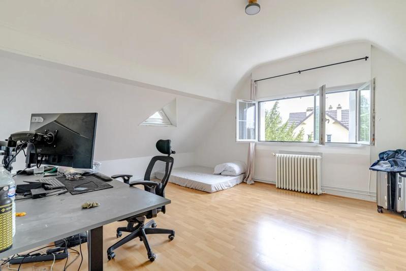 Maison - 180 m² - 8 pièces