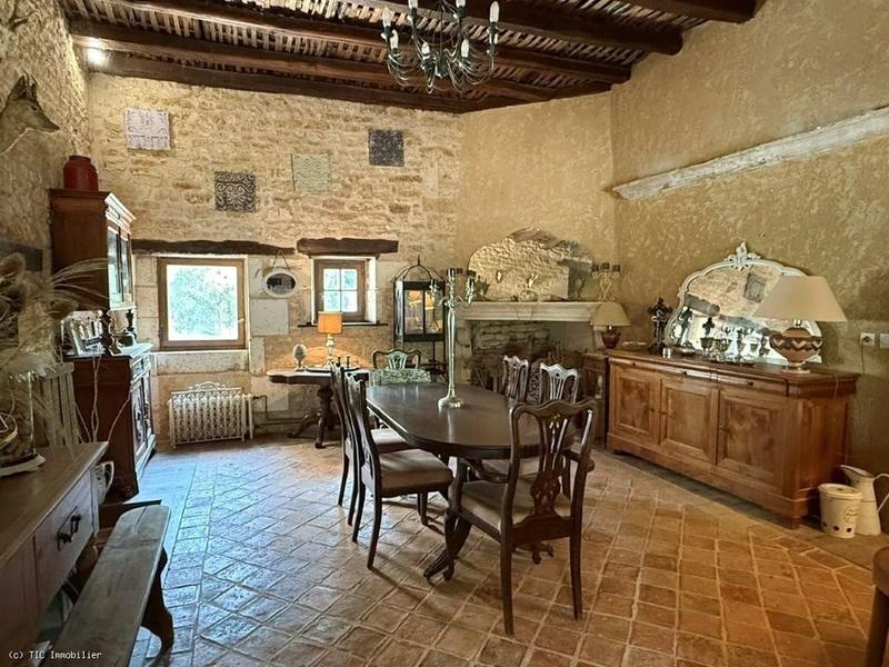 Maison en pierre - 228 m² - 7 pièces