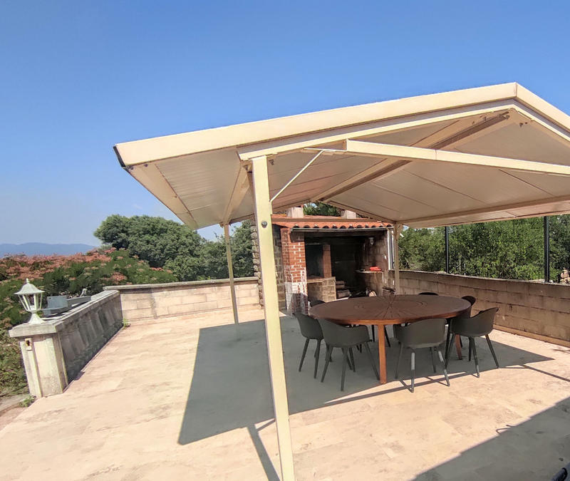 Maison - 270 m² - 11 pièces