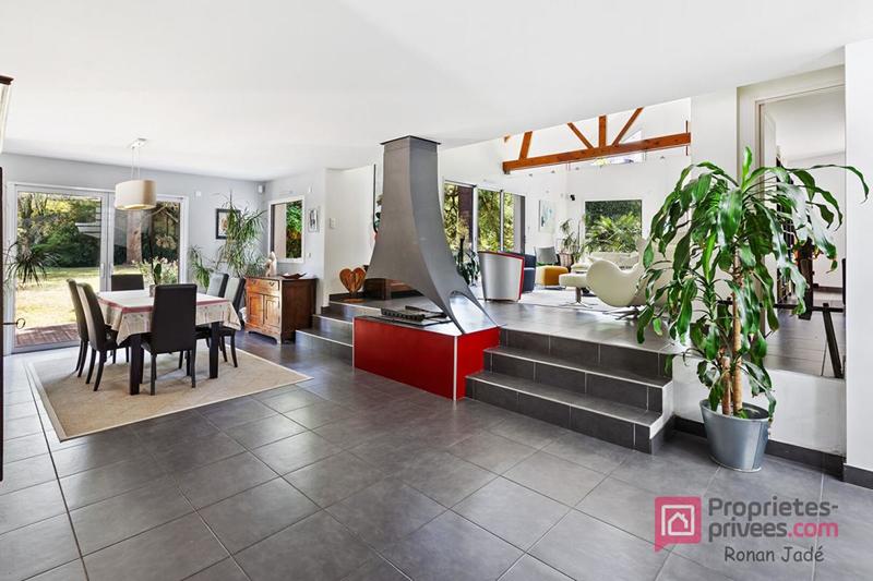 Maison - 220 m² - 8 pièces