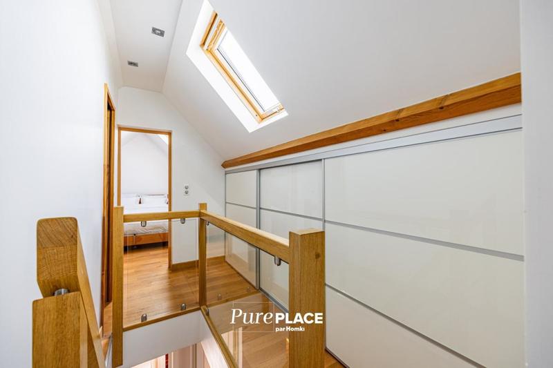 Maison - 205 m² - 8 pièces