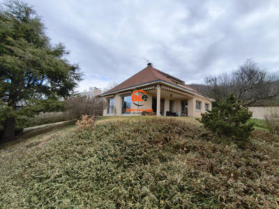 Villa - 196 m² - 8 pièces