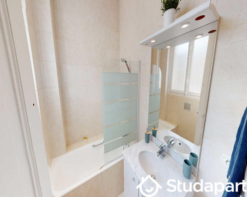 Chambre - 200 m² - 1 pièce