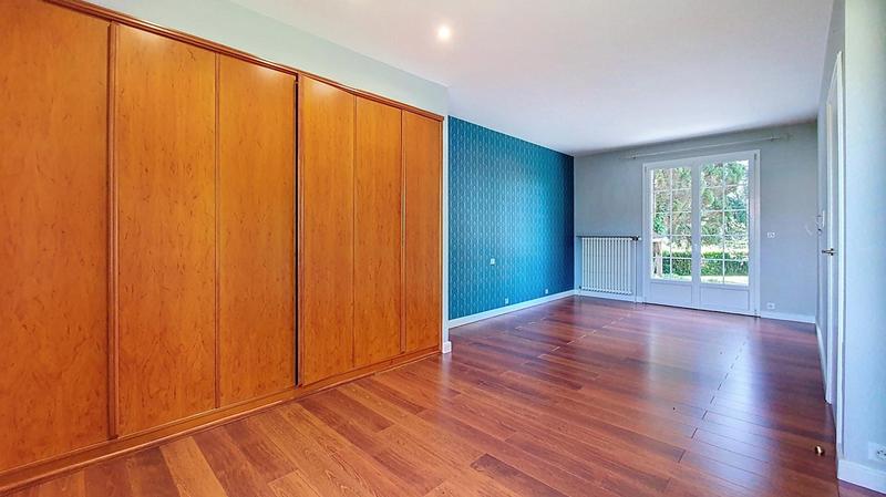 Maison - 370 m² - 10 pièces