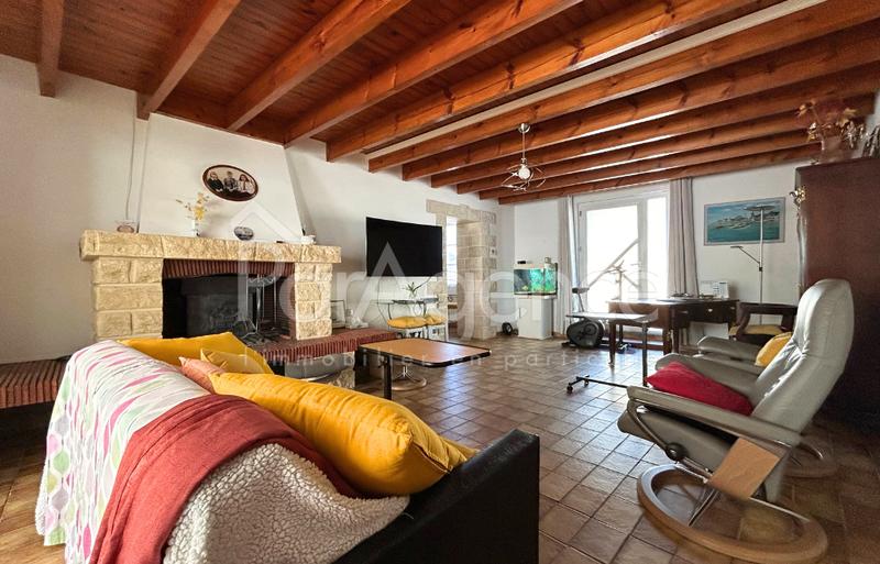 Maison - 247 m² - 9 pièces