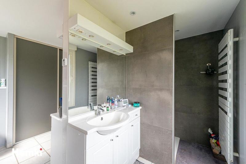 Maison - 214 m² - 7 pièces