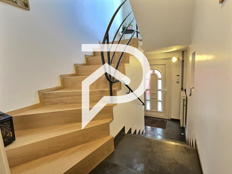 Maison - 174 m² - 8 pièces