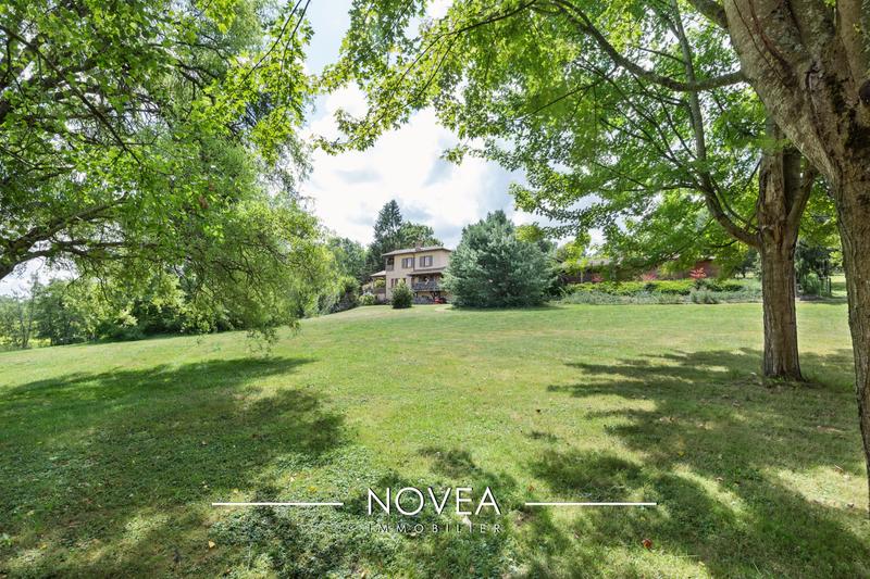 Maison - 220 m² - 9 pièces