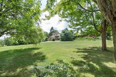 Maison - 220 m² - 9 pièces