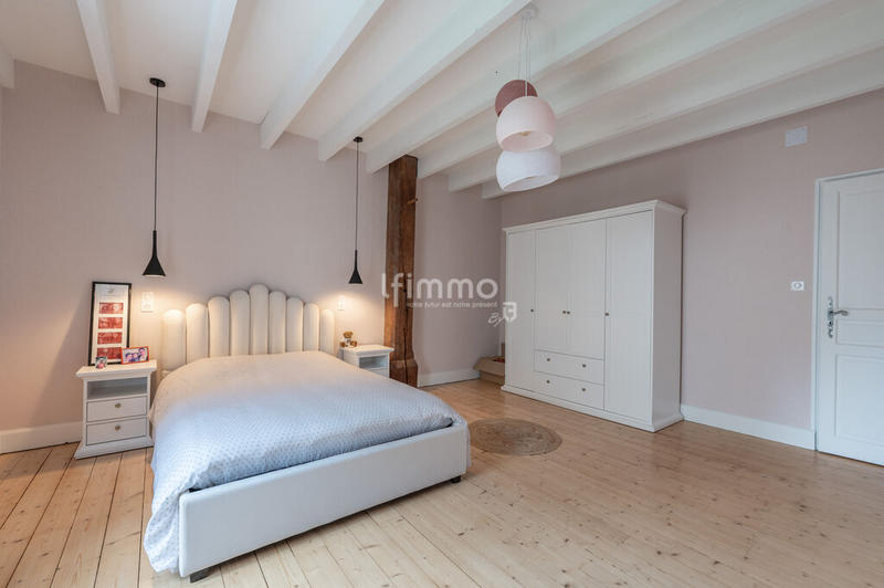 Maison - 689 m² - 10 pièces