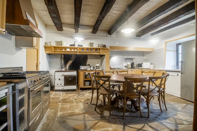 Maison - 235 m² - 11 pièces