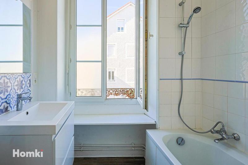 Immeuble - 122 m² - 9 pièces