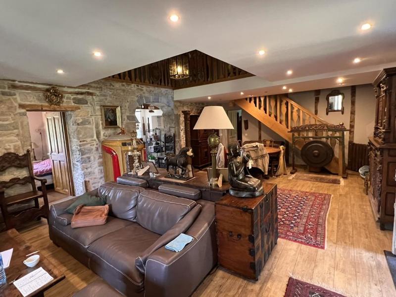 Propriété - 230 m² - 7 pièces