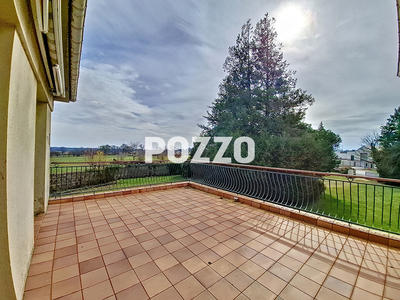 Maison - 180 m² - 8 pièces