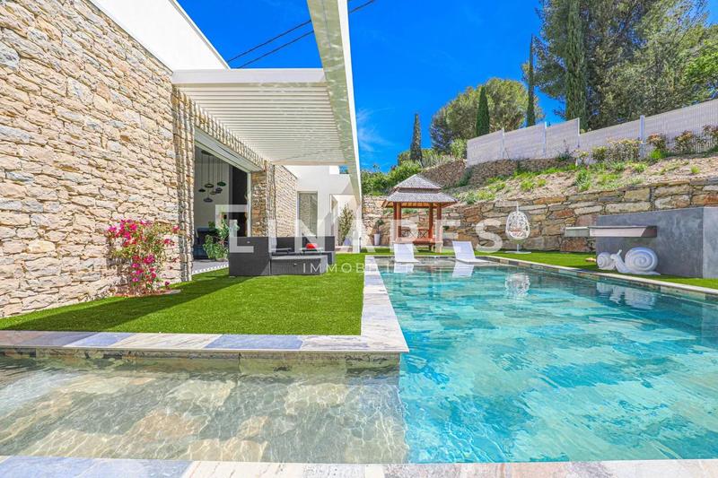 Maison - 280 m² - 4 pièces