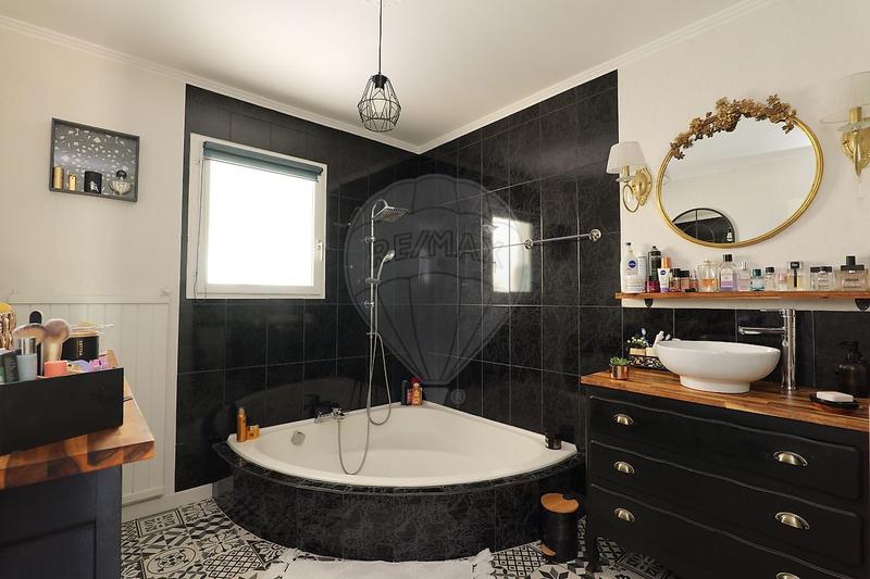 Villa - 136 m² - 6 pièces