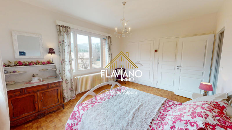 Appartement - 108 m² - 4 pièces