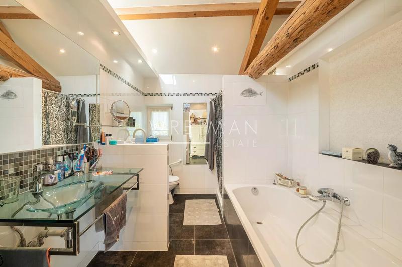 Villa - 191 m² - 6 pièces