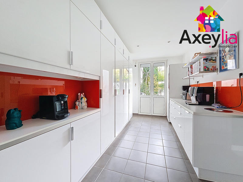 Maison - 207 m² - 6 pièces